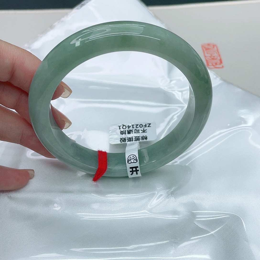 翡翠手镯未镶嵌正61.6