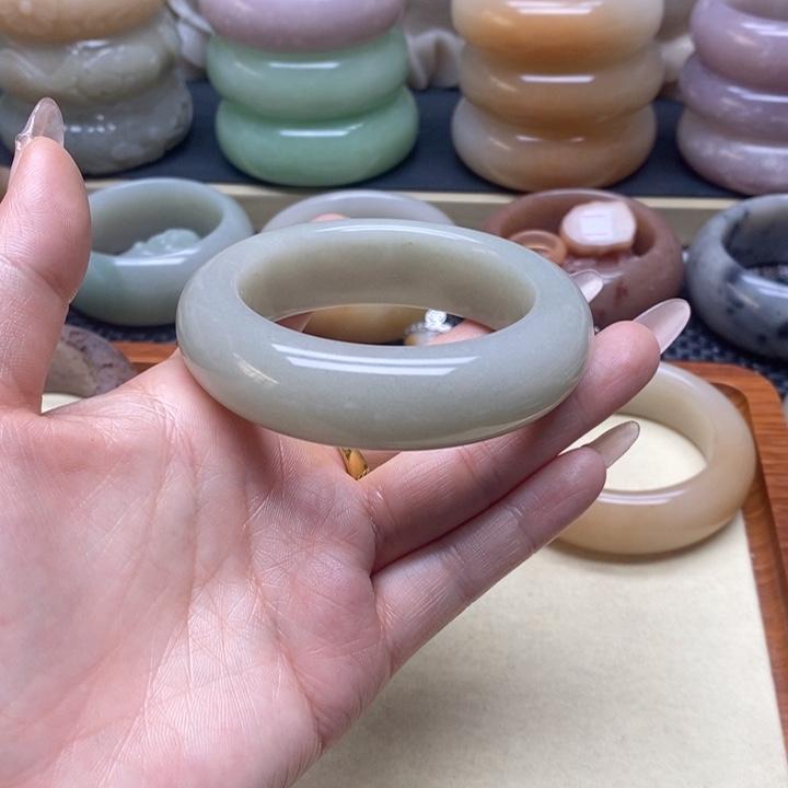 石英岩玉手镯未镶嵌小*萝