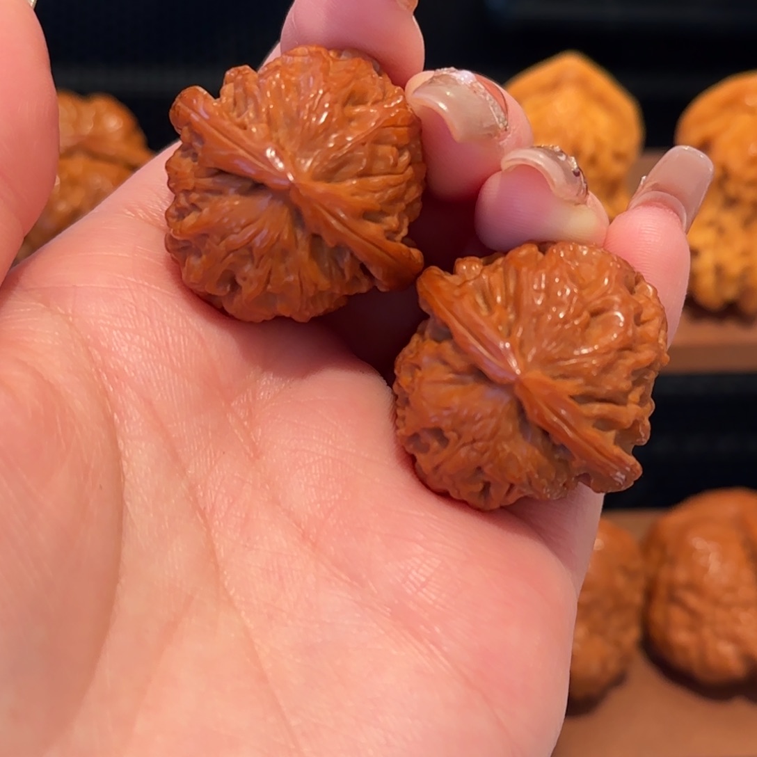 桃核吊坠手捻白狮子32 精品890