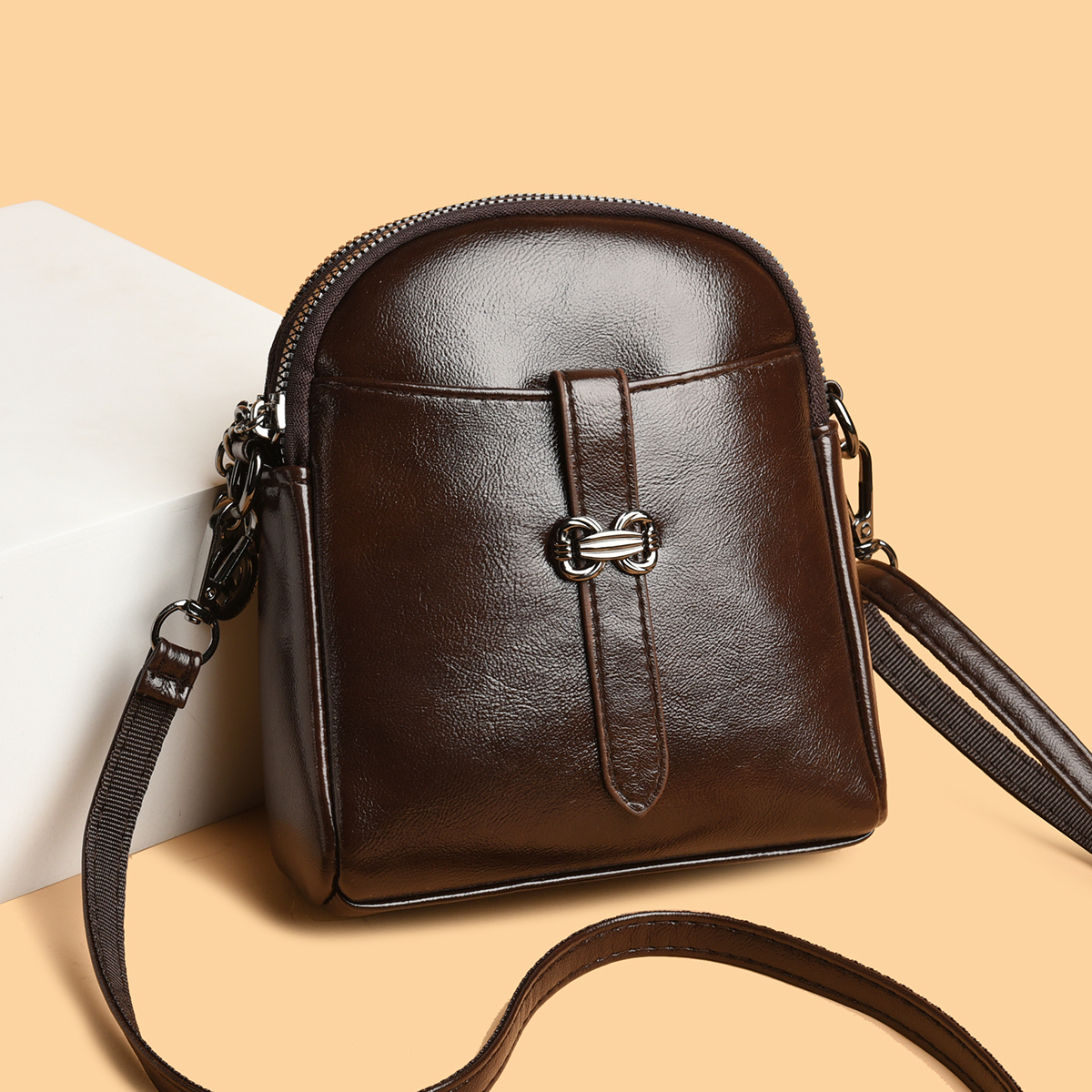 新款时尚简约单肩斜挎包 9005棕色