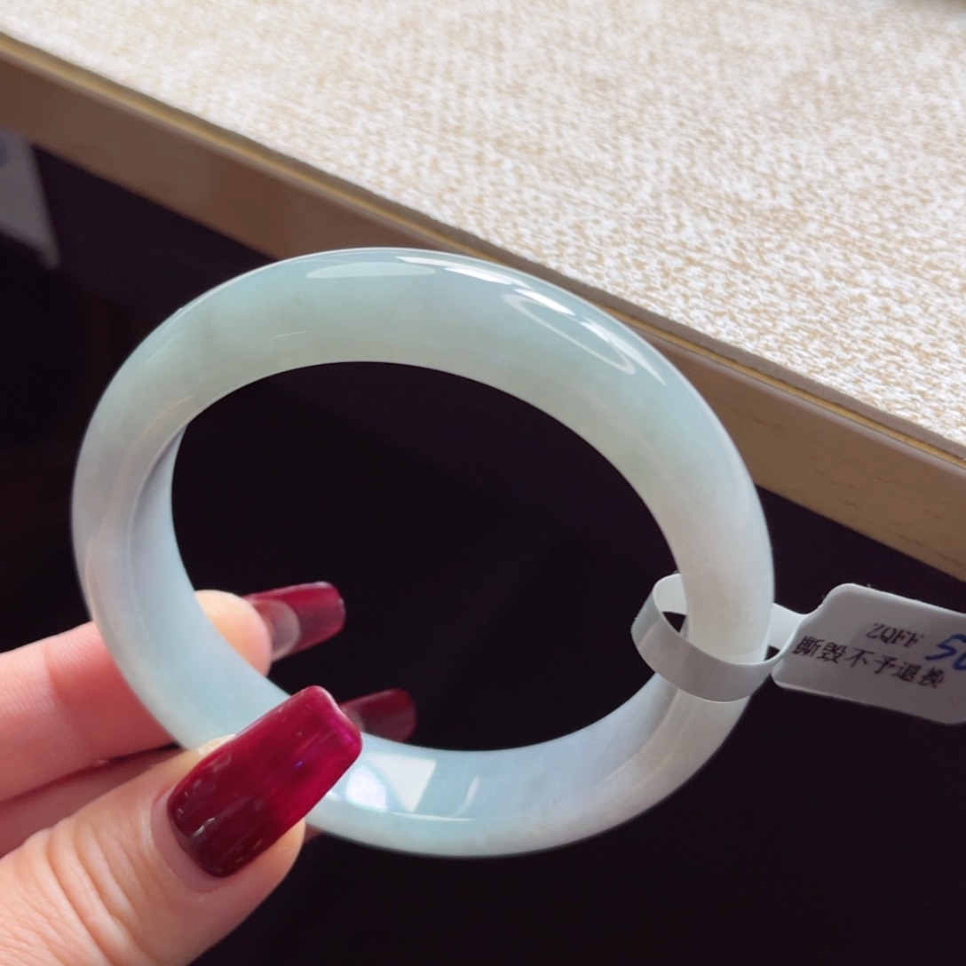 翡翠手镯未镶嵌手镯