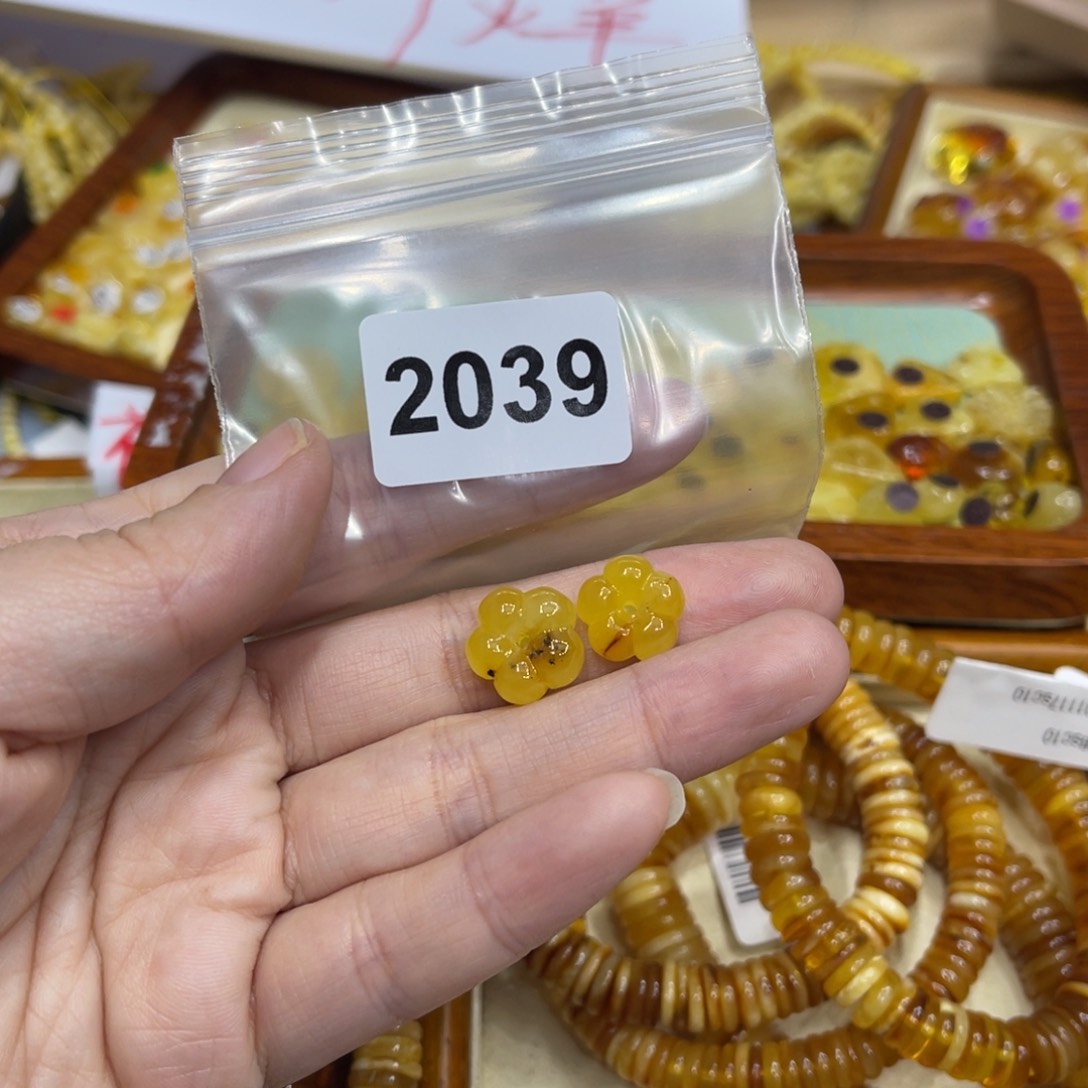 琥珀珠宝奇石未镶嵌