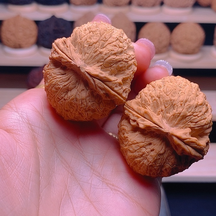 把件桃核金丝绣球43mm