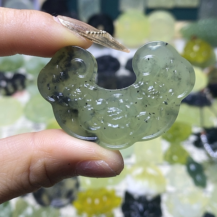 【闪购商品】蛇纹石玉颈饰未镶嵌