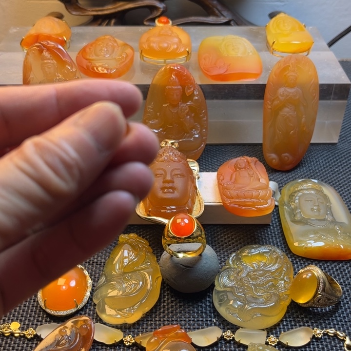 石英质玉颈饰未镶嵌魔**?