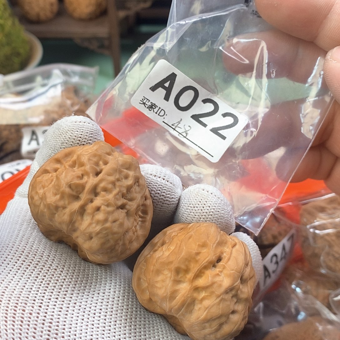 桃核把件蛤蟆头38尺。