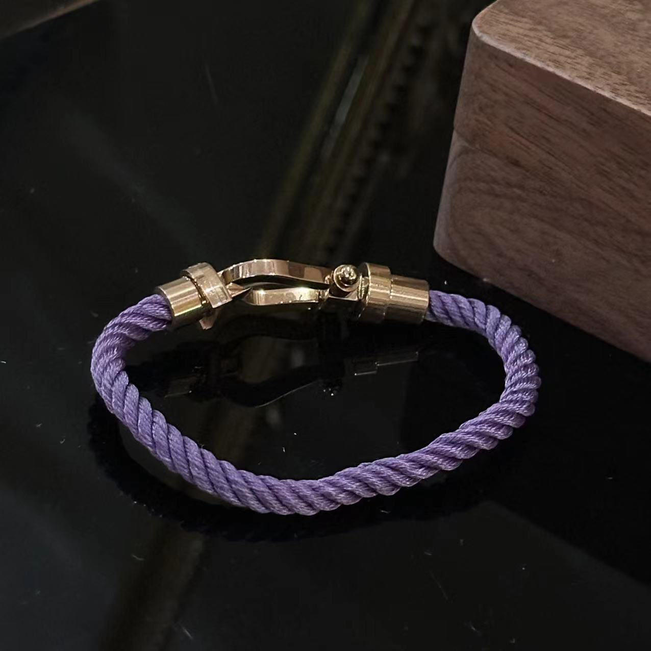 钛钢手镯 马蹄扣紫色时尚手镯-67396