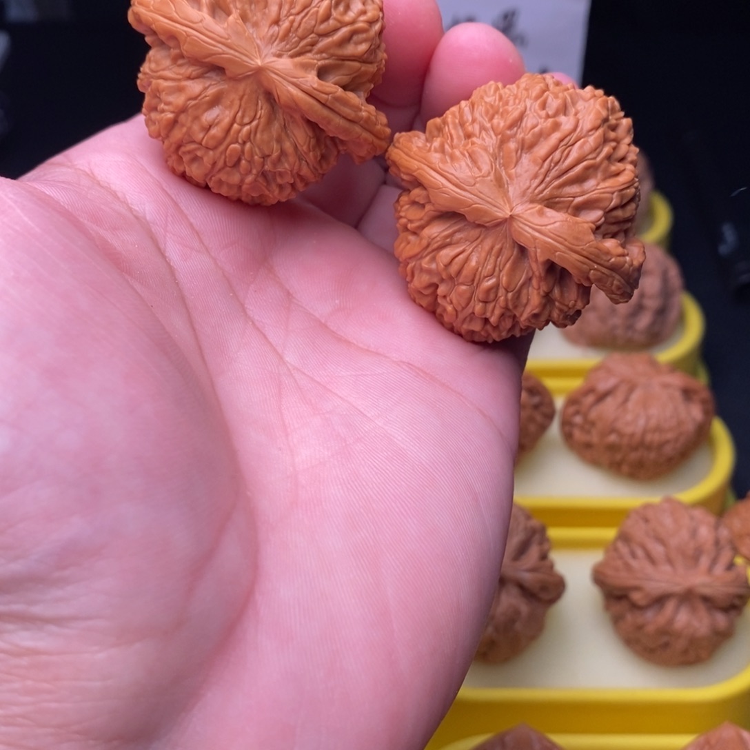 桃核把件山地闷白尺寸45