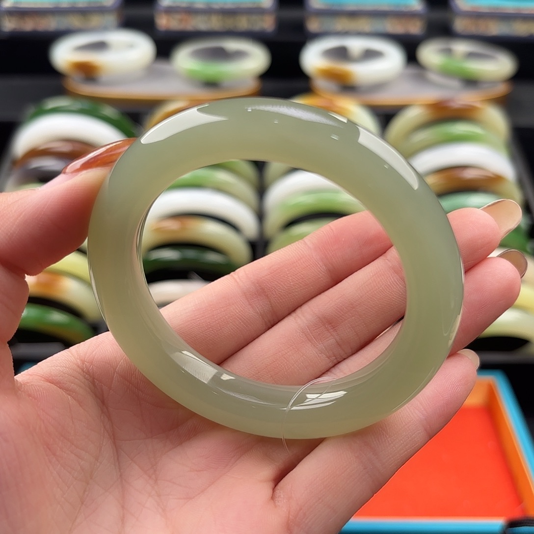 和田玉未镶嵌手镯56.5