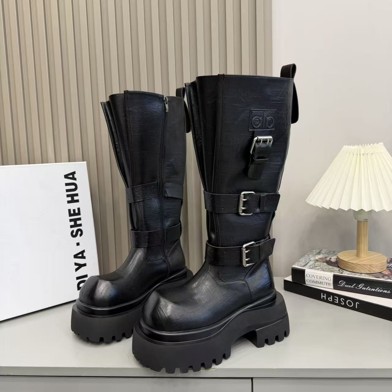 马丁靴2025新款大头厚底松糕机车靴皮带扣毒液靴小个子瘦瘦靴女鞋