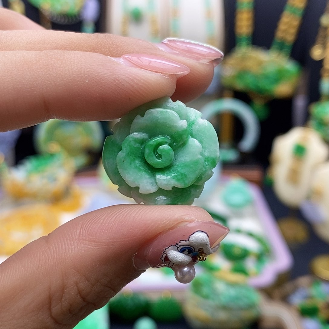 翡翠颈饰未镶嵌天然