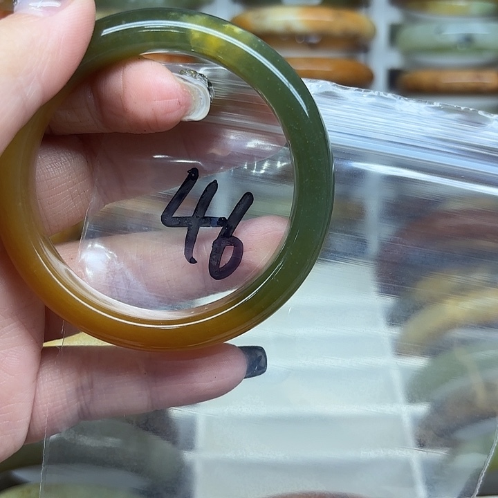 大***B蛇纹石玉未镶嵌手镯（圆镯）