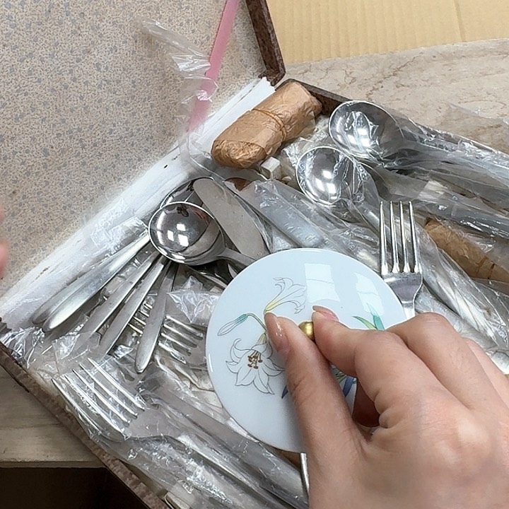 朵**胆瓷器。 瓷器。         