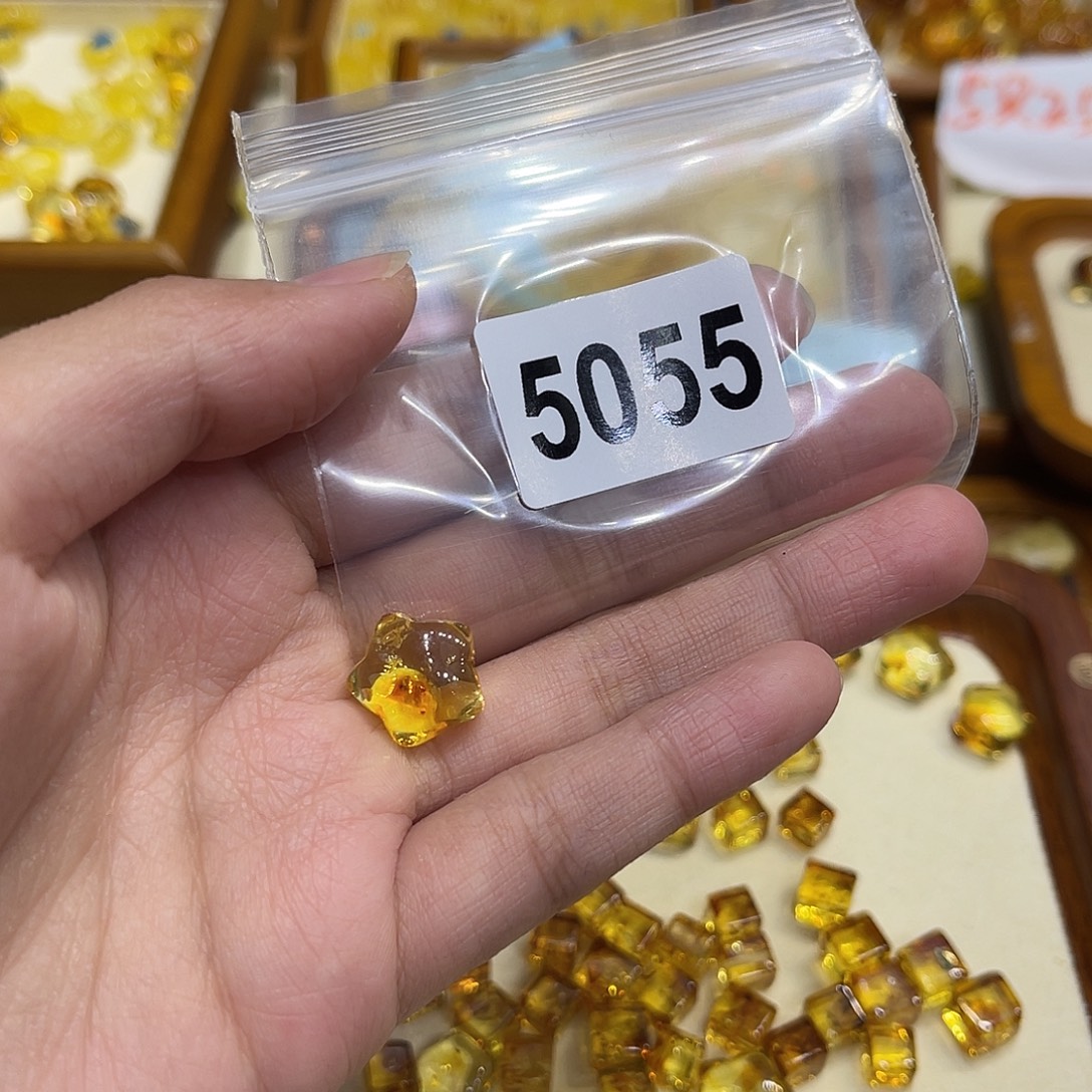 琥珀未镶嵌珠宝奇石蜜蜡