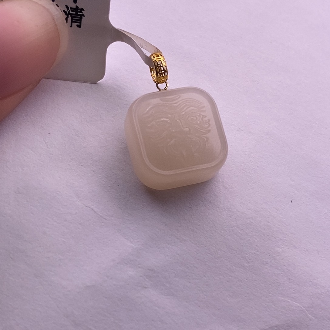 颈饰未镶嵌和田玉毕业级老坑料浓红粉18.k.扎基吊坠