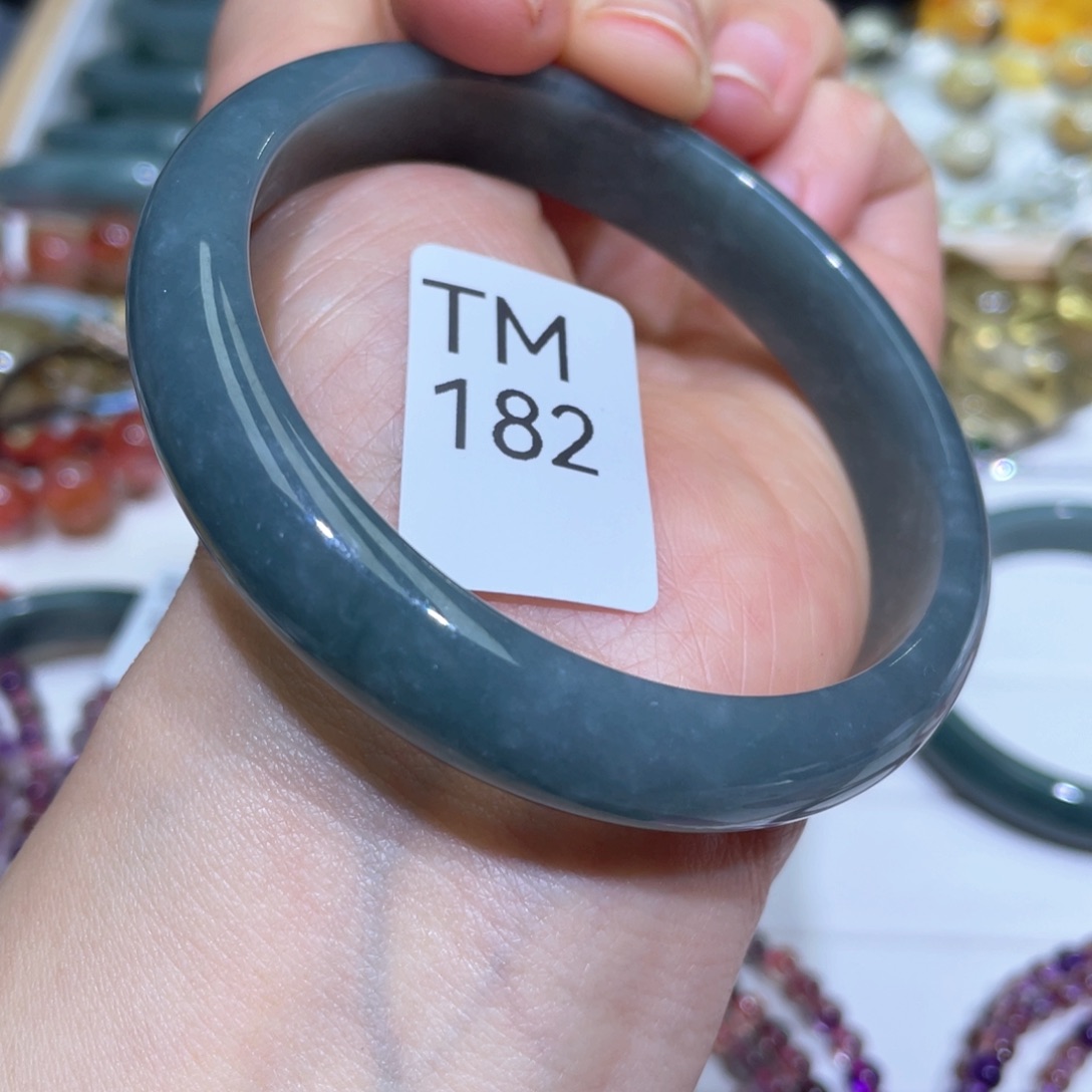 翡翠手镯未镶嵌手镯