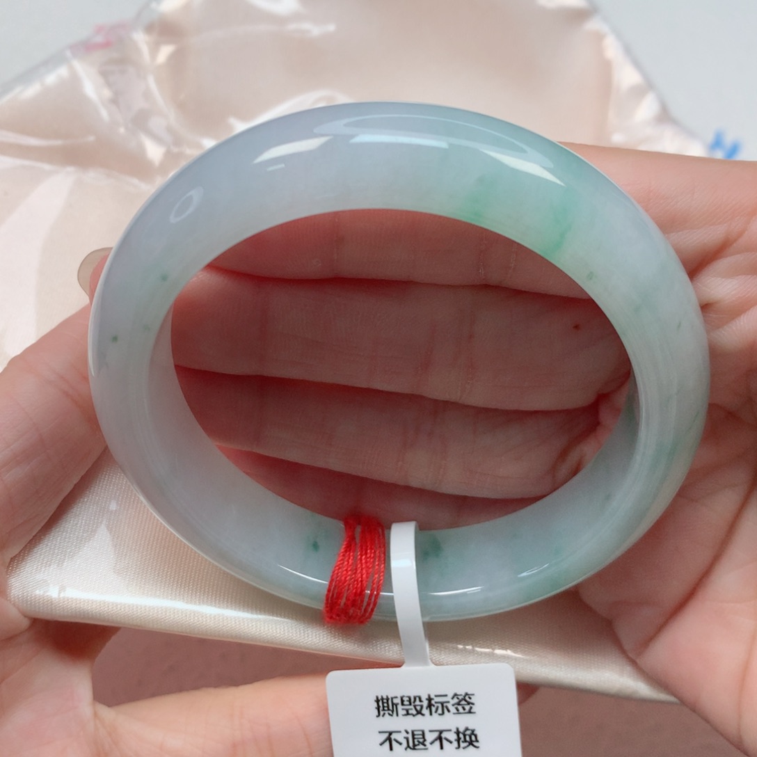 翡翠手镯未镶嵌56圈