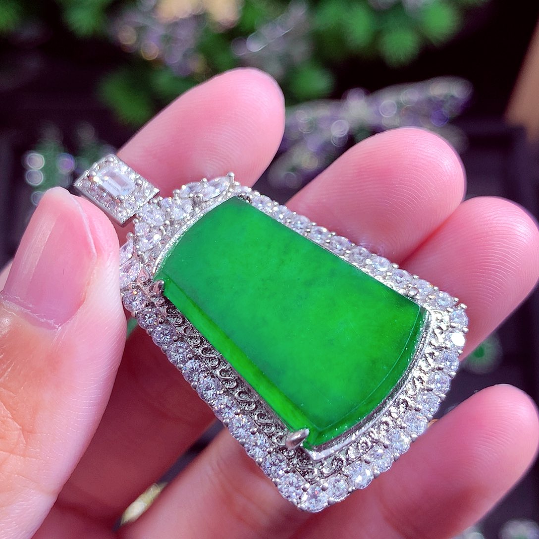 颈饰未镶嵌翡翠天然