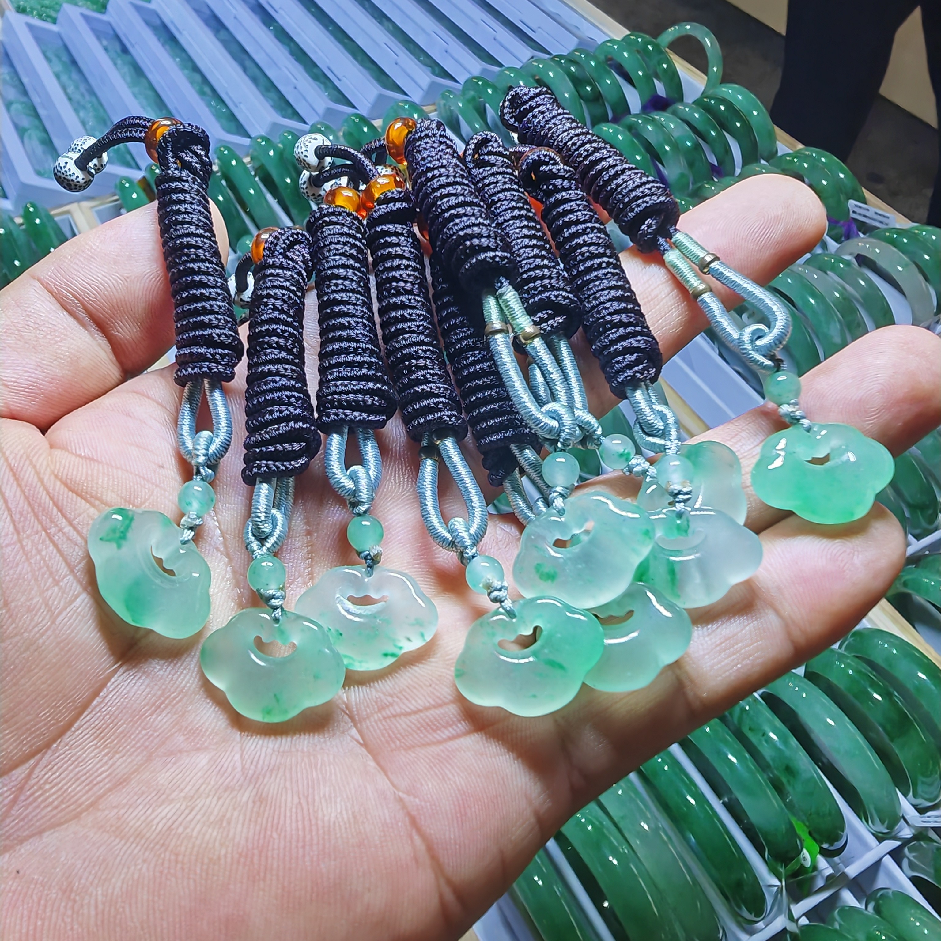 天然非洲翠祥云锁吊坠宝宝平安锁玉石吊坠（颜色多样性，发其一）