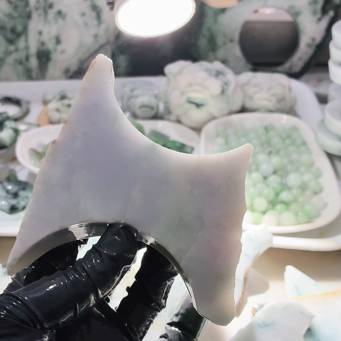 翡翠未镶嵌颈饰边角料