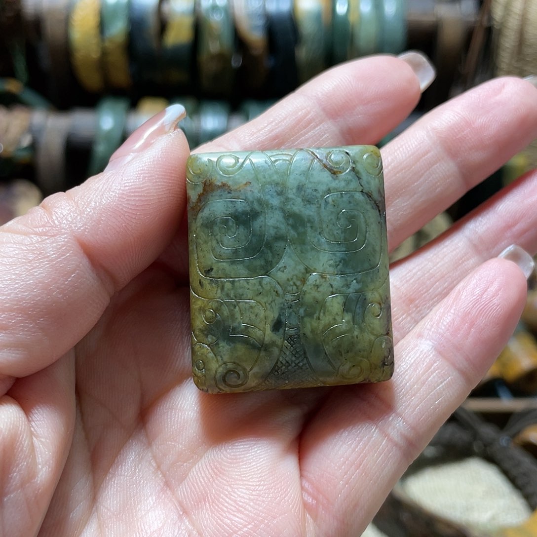 岫岩河磨玉（透闪石质玉）把件未镶嵌下****?