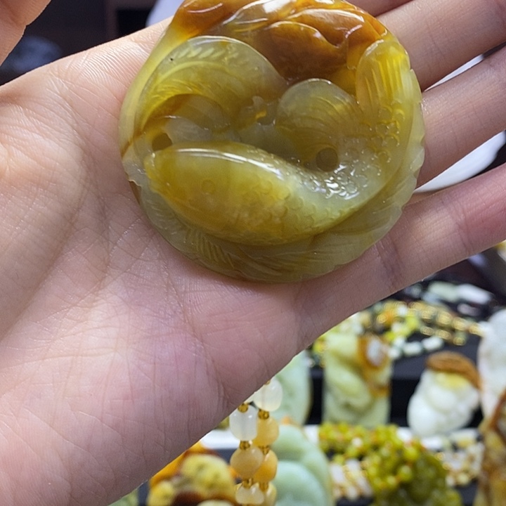 蛇纹石玉未镶嵌颈饰