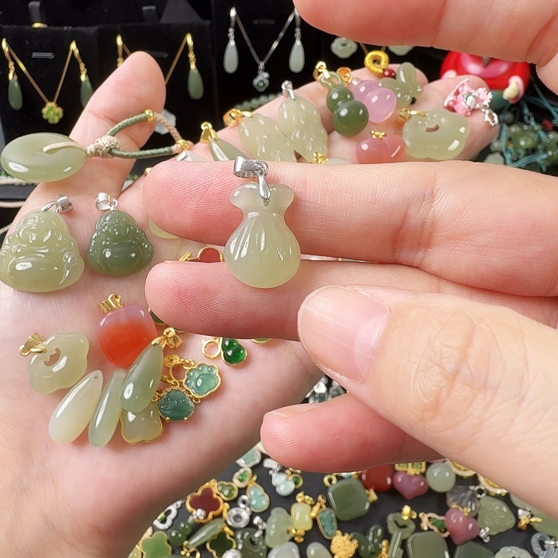 和田玉未镶嵌颈饰