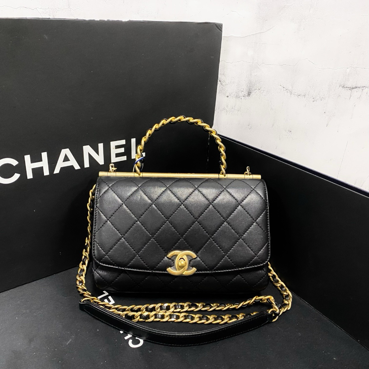 99新 Chanel/香奈儿 香奈儿黑金菱格手提包29开无卡