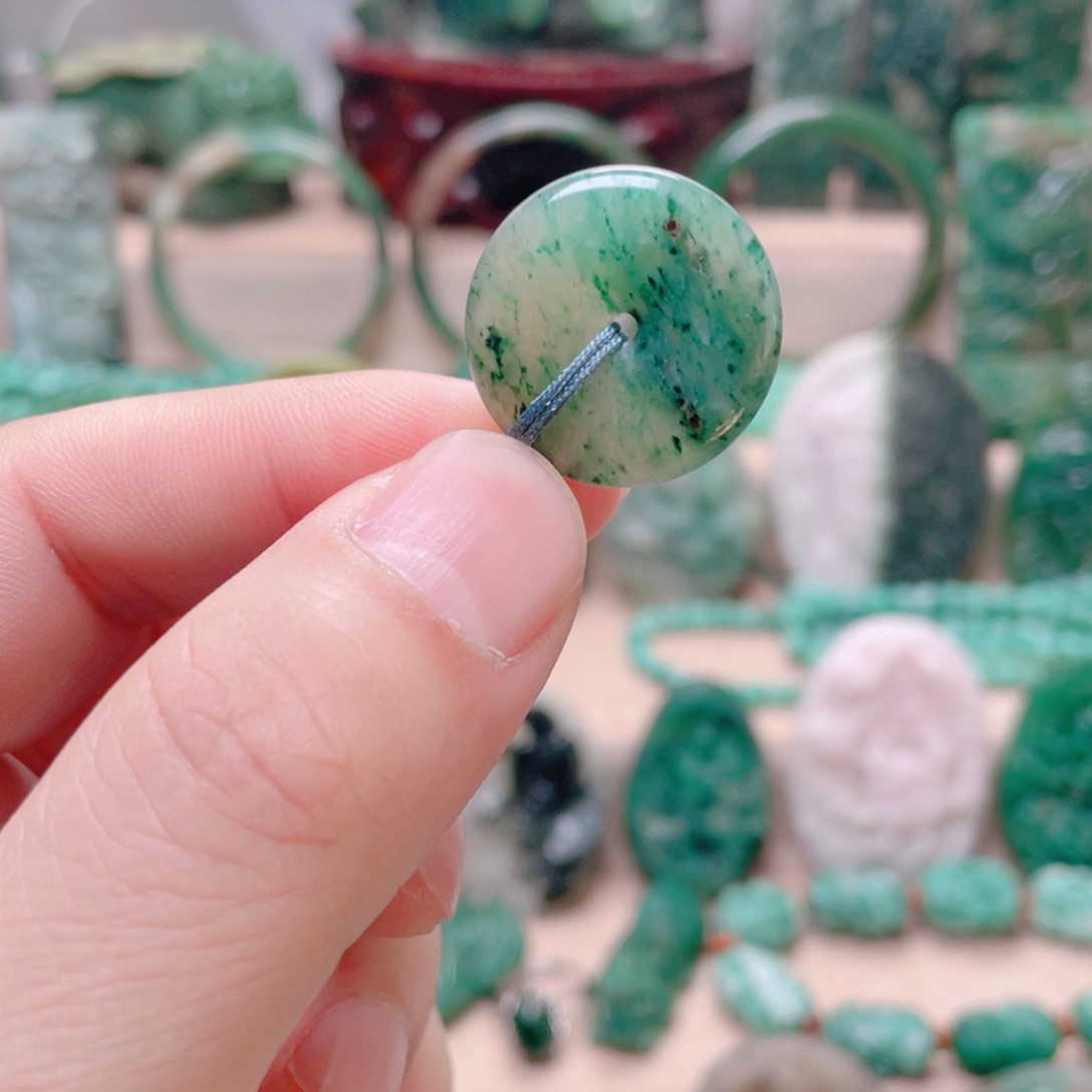 独山玉未镶嵌颈饰