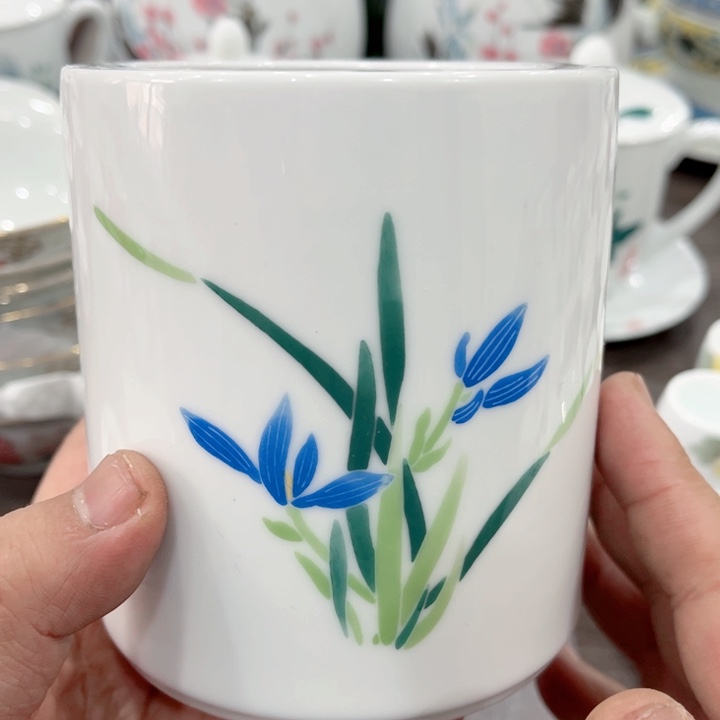 壶釉下五彩的瓷器和