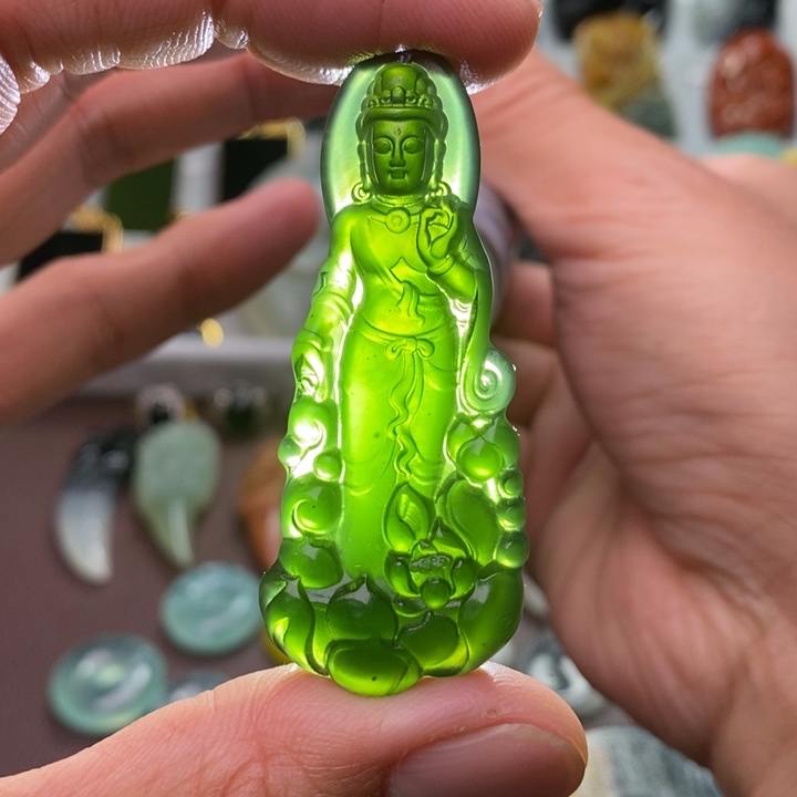蛇纹石玉颈饰未镶嵌