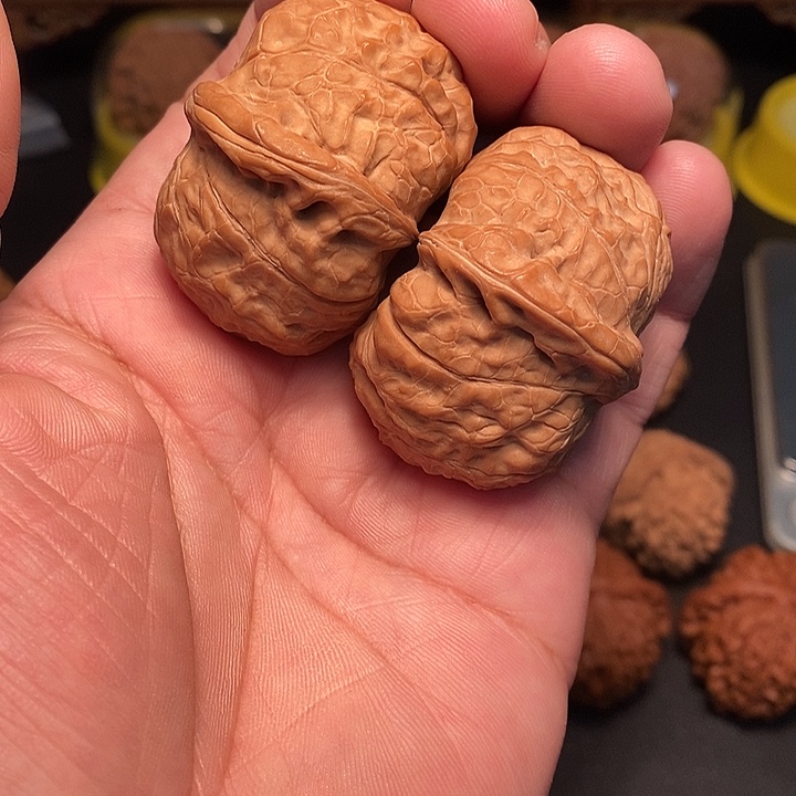 J***R文玩核桃吊坠43尺，全品南瓜墩