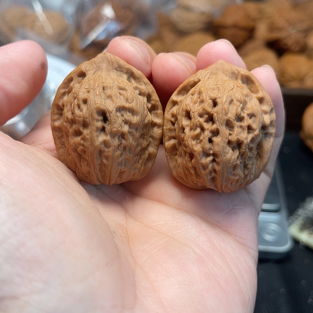 1文玩核桃黄崖关虎头32-142