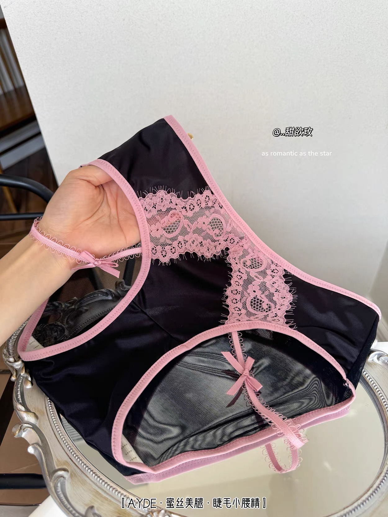 丝滑缎面蝴蝶结诱惑
