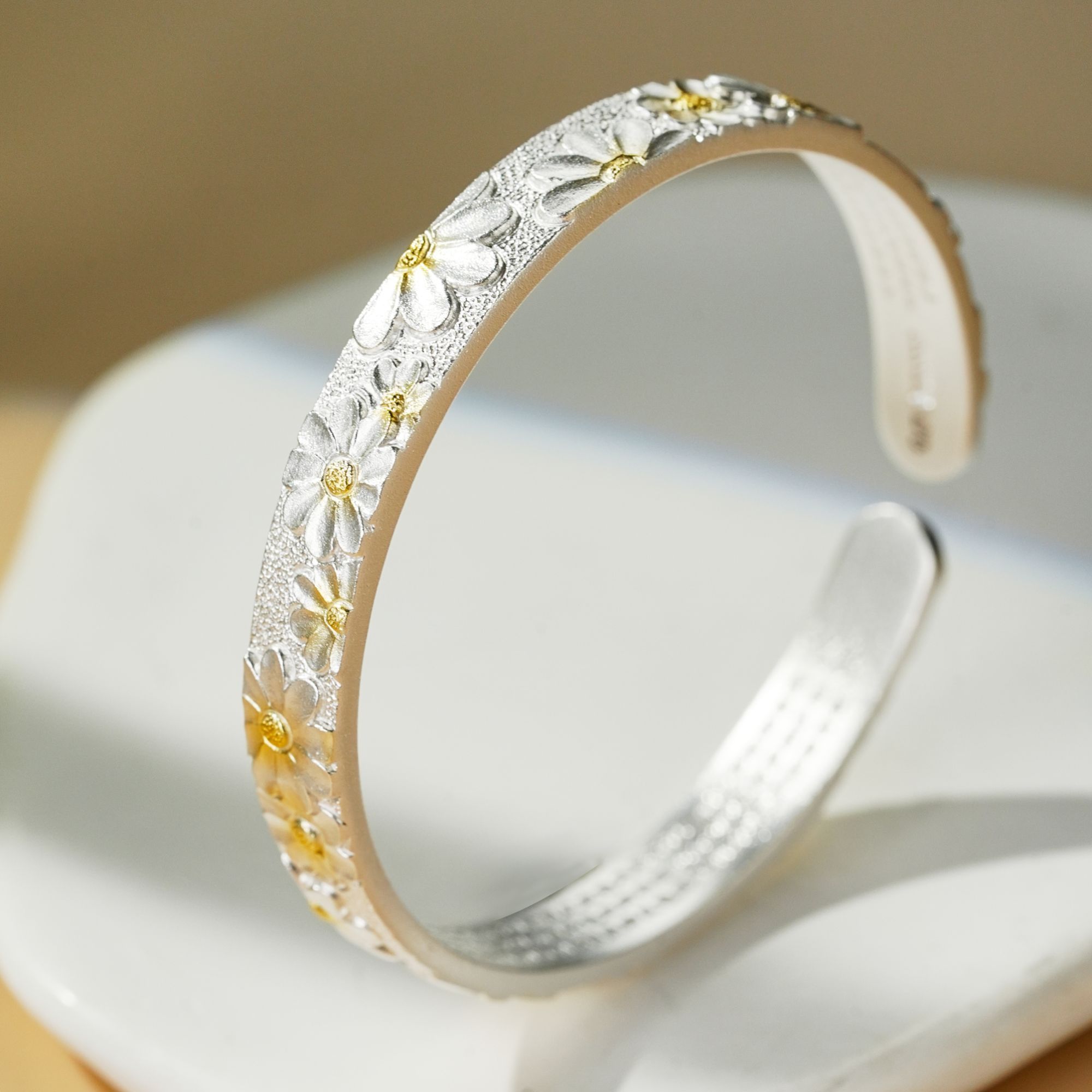 中国珠宝 足银手镯 锤纹雏菊心经手镯30克