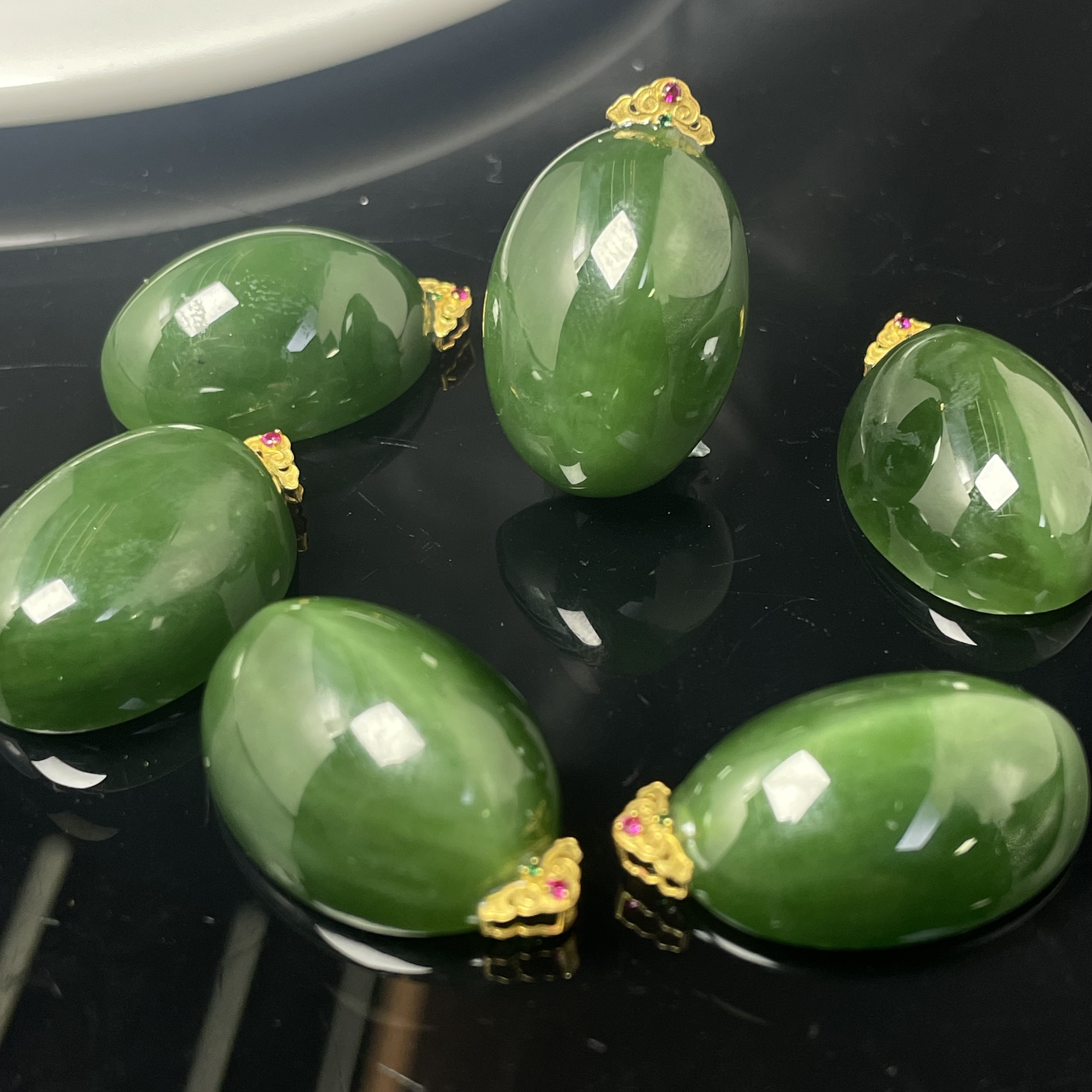 18K金和田玉蛋面挂件 (多样性发一件不带链) 2550