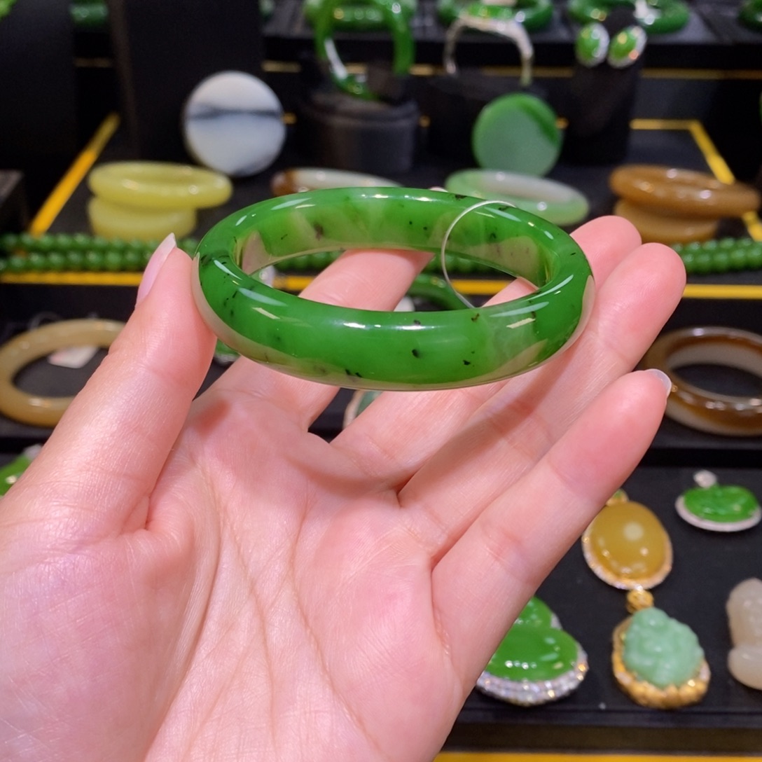 和田玉（碧玉）未镶嵌手镯