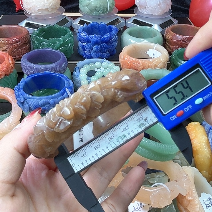 石英质玉手镯未镶嵌