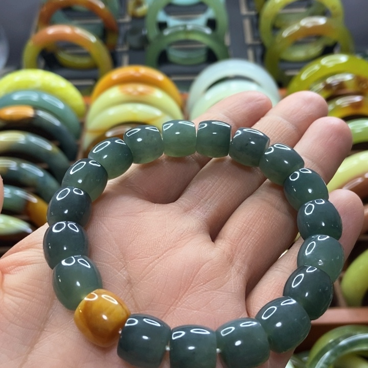 蛇纹石玉手镯未镶嵌