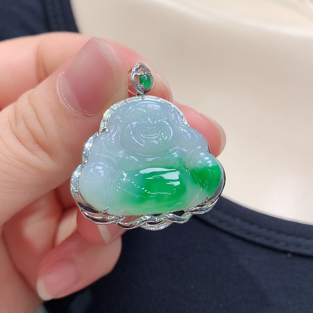 翡翠18K金镶嵌颈饰佛公