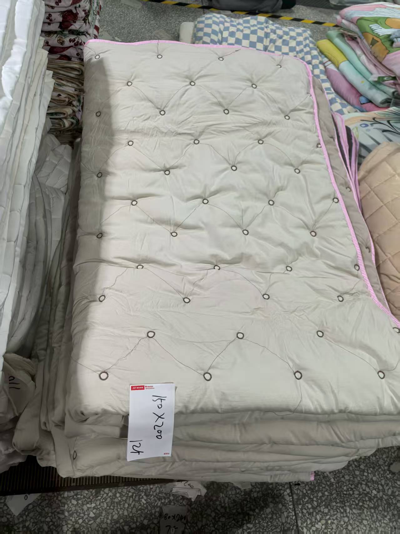 《厚广家》3楼150×200卡其色超软化纤春秋被 圈圈绗缝 发1张 不挑色