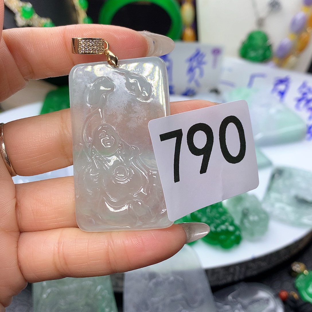 翡翠吊坠(赠链)未镶嵌