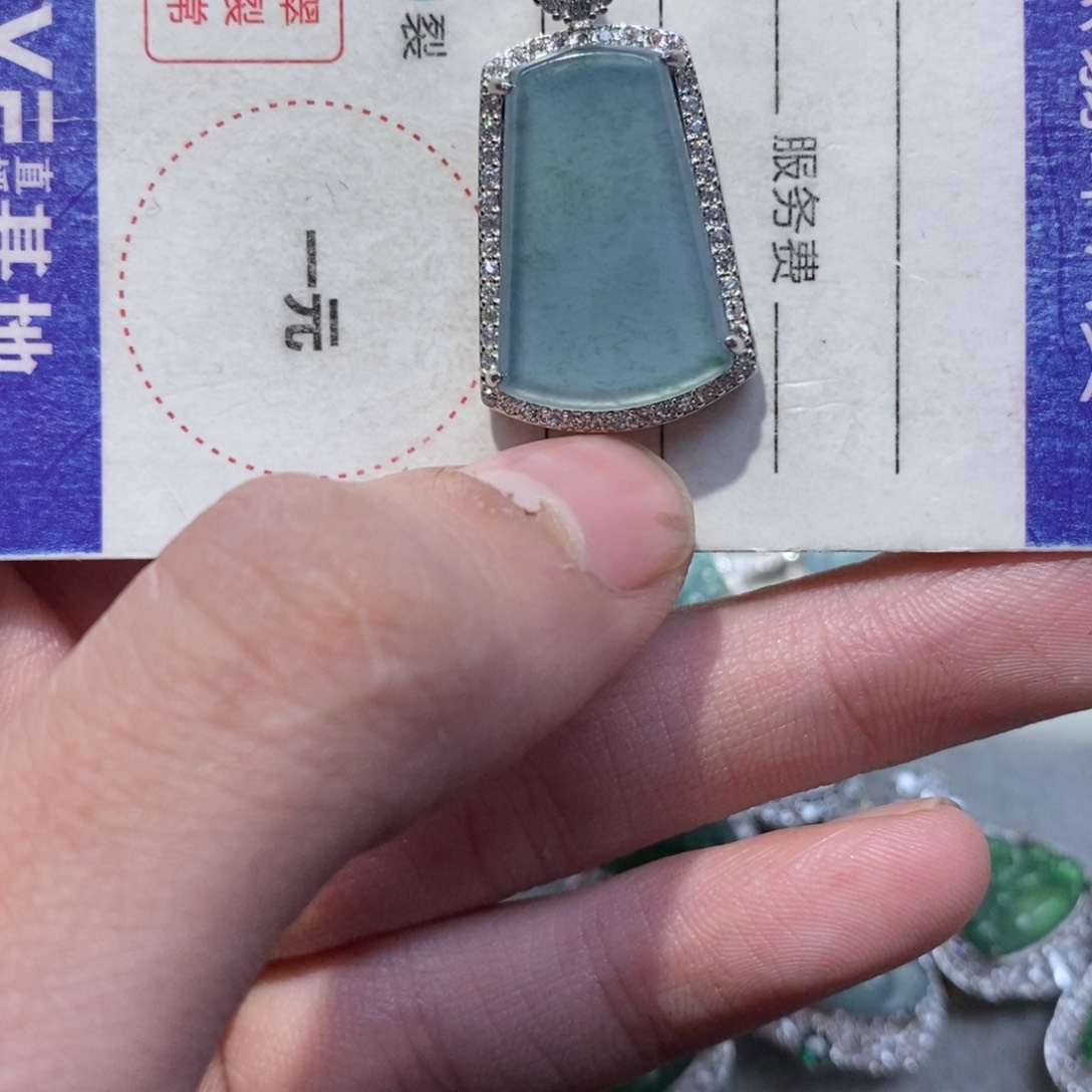 翡翠颈饰未镶嵌翡翠
