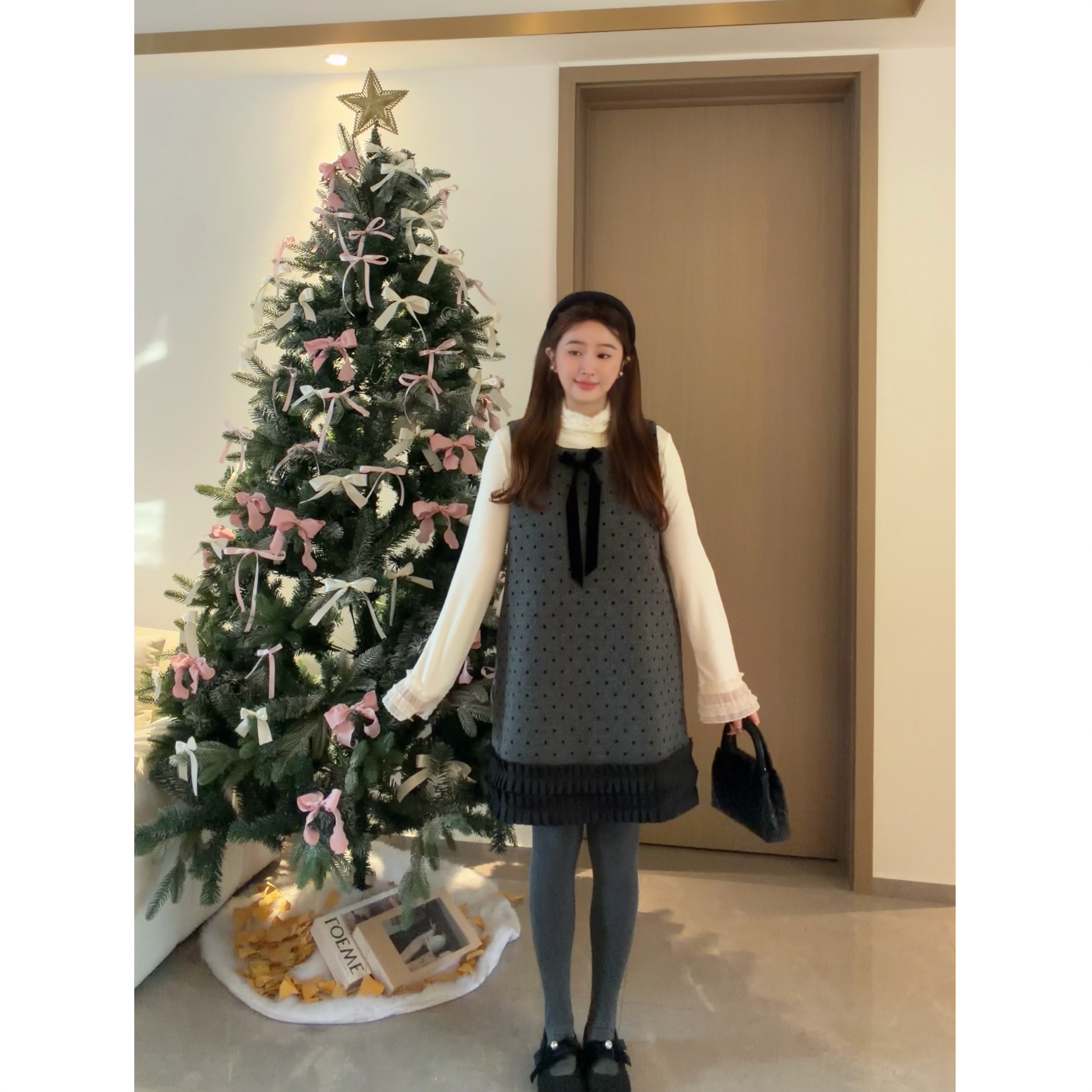 【女士品格】韩系重工蝴蝶结a版拼接毛呢背心裙+奶杏珍珠领打底套装