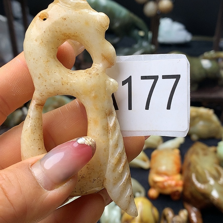 和田玉未镶嵌车挂