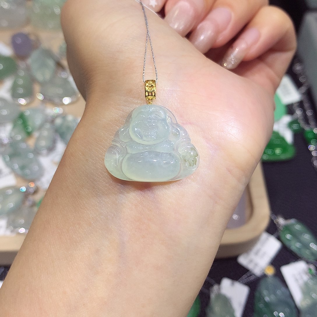 翡翠18K金镶嵌颈饰佛