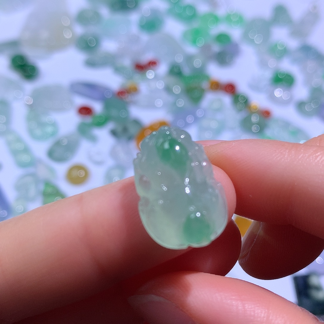 翡翠颈饰未镶嵌皮休