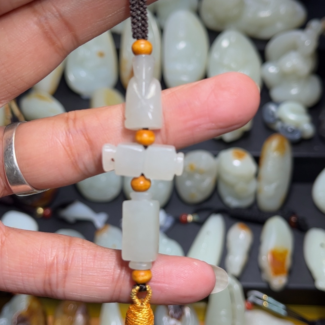 和田玉颈饰未镶嵌