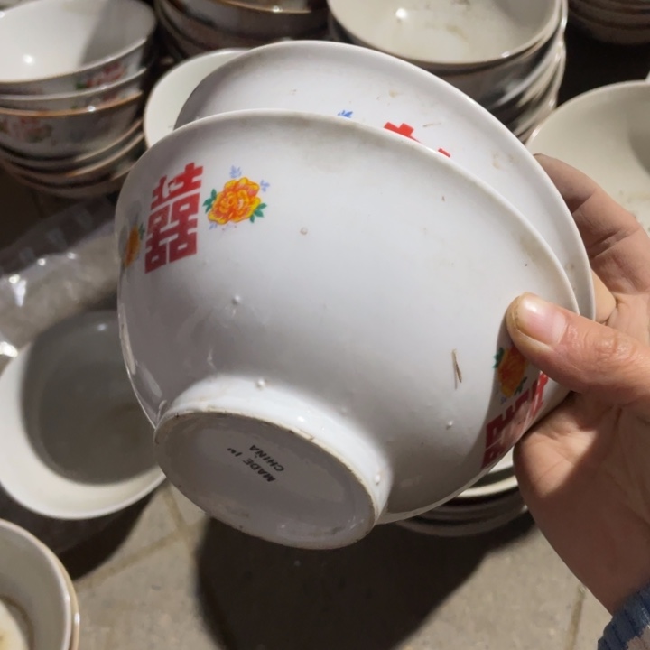 其他盘子碗砂锅都有