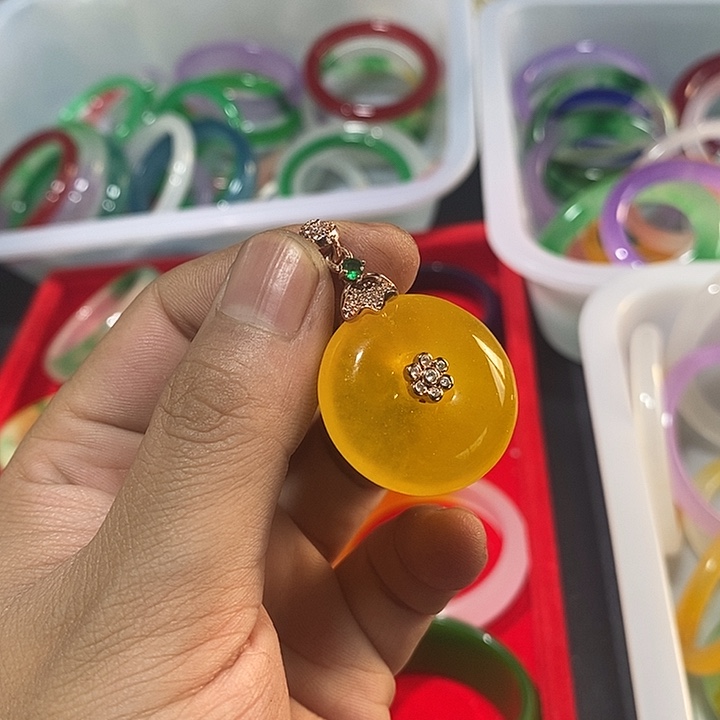 翡翠颈饰未镶嵌价格
